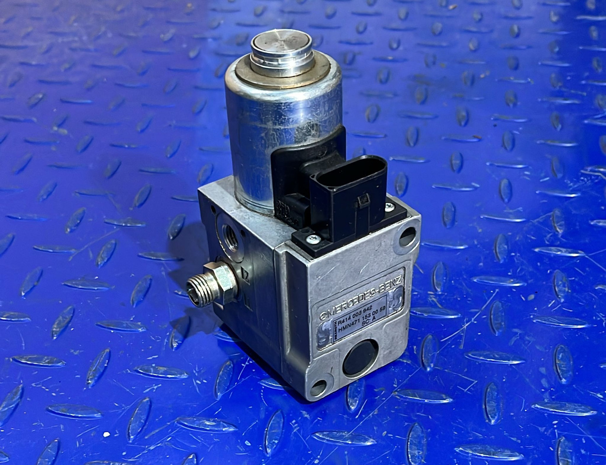 Mercedes-Benz Comanda Turbosuflanta Actros A0001532759 - Spare parts: picture 2 Mercedes-Benz Comanda Turbosuflanta Actros A0001532759 - Spare parts: picture 2