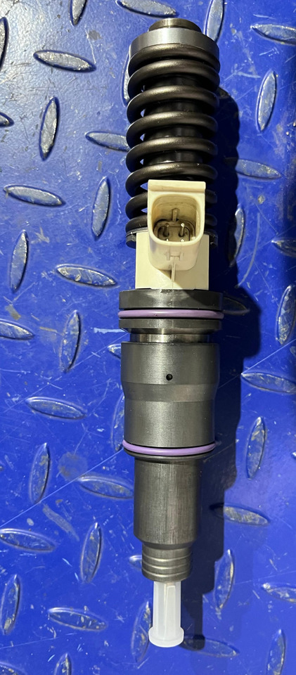 VOLVO 20929906 - Injector: picture 1 VOLVO 20929906 - Injector: picture 1