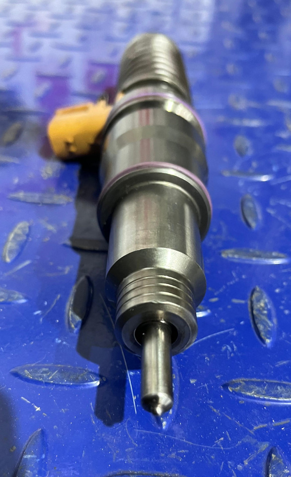 VOLVO 21582103 - Injector: picture 2 VOLVO 21582103 - Injector: picture 2