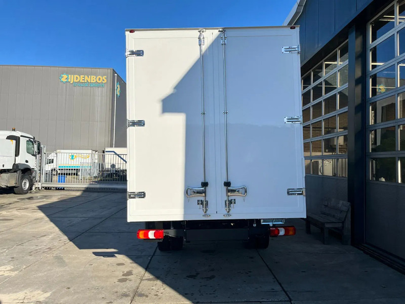Mercedes-Benz Accelo 915 4x2 Closed Cargo Truck - Box truck: picture 5 Mercedes-Benz Accelo 915 4x2 Closed Cargo Truck - Box truck: picture 5