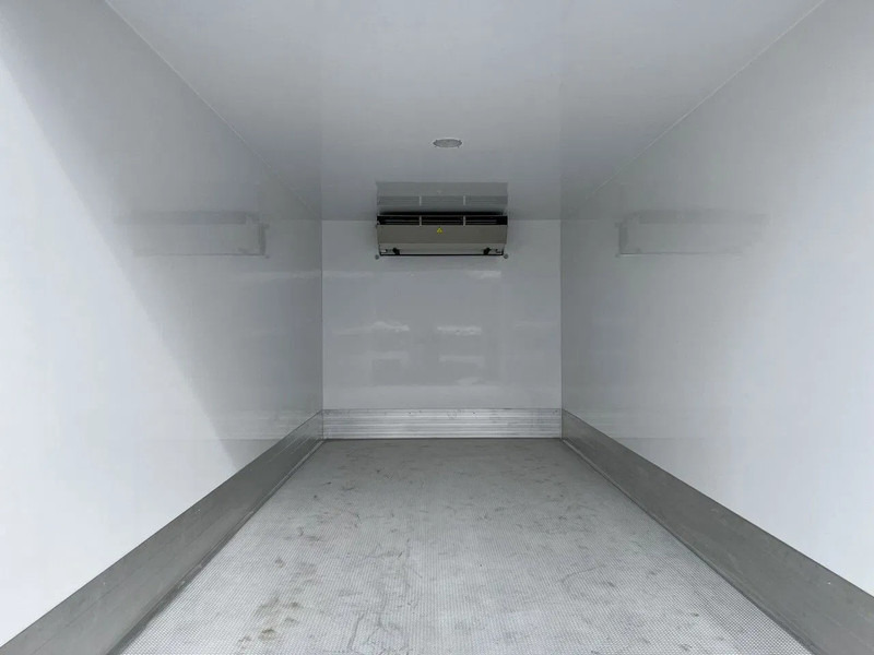 New Refrigerated truck Mercedes-Benz Atego 1725 4x4 Refrigerator Truck: picture 11