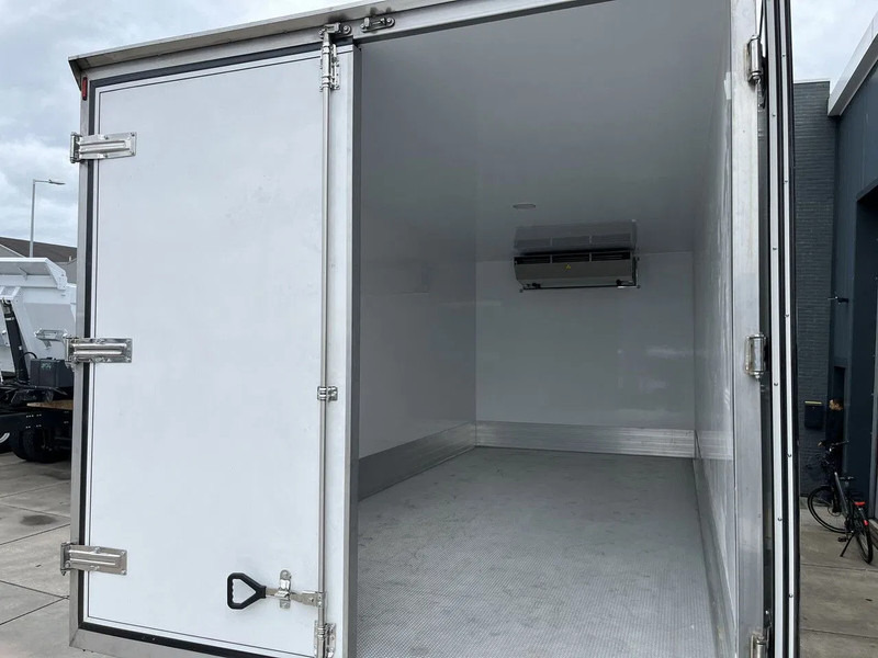 New Refrigerated truck Mercedes-Benz Atego 1725 4x4 Refrigerator Truck: picture 10