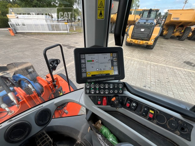 Wheel loader Cat 926M: picture 12