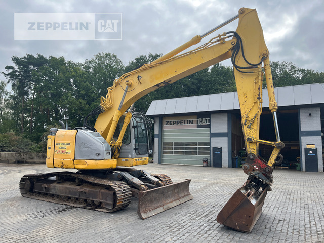 New Holland E235 - Crawler excavator: picture 2 New Holland E235 - Crawler excavator: picture 2