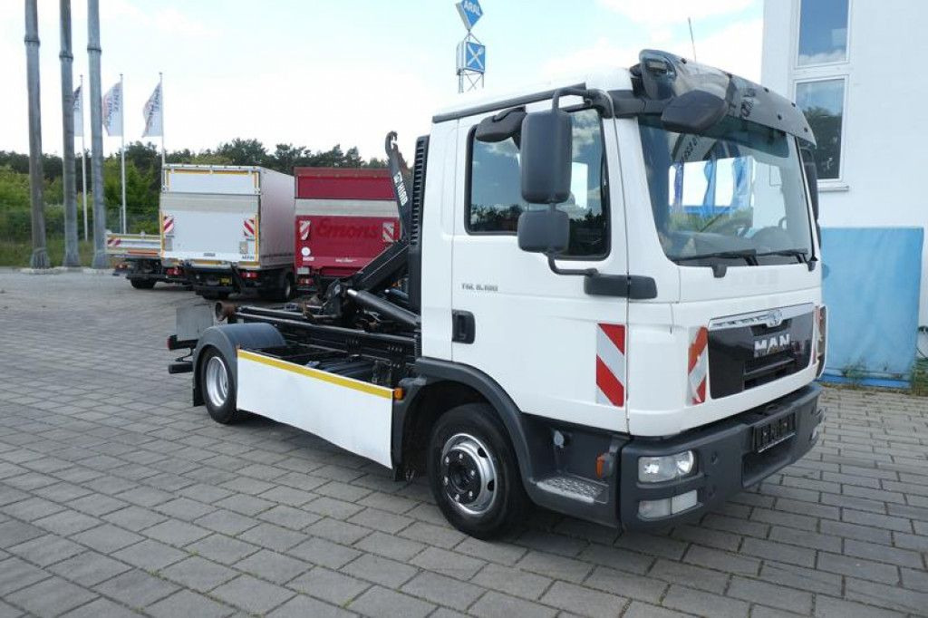MAN TG-L 8.180 Abrollkipper - Hook lift truck: picture 2 MAN TG-L 8.180 Abrollkipper - Hook lift truck: picture 2