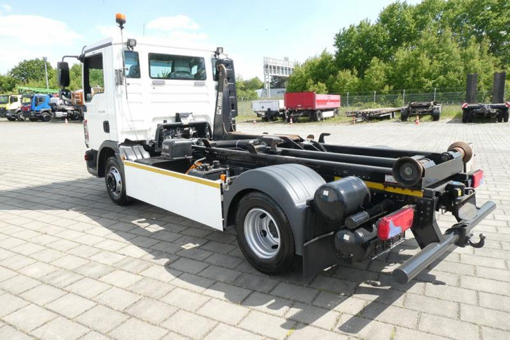 MAN TG-L 8.180 Abrollkipper - Hook lift truck: picture 3 MAN TG-L 8.180 Abrollkipper - Hook lift truck: picture 3