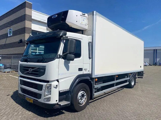 Volvo FM 330 2 temp koelvriesbak , 760 lang, 2 comp, carrier koeler, D"hollandia klep - Refrigerated truck: picture 1 Volvo FM 330 2 temp koelvriesbak , 760 lang, 2 comp, carrier koeler, D"hollandia klep - Refrigerated truck: picture 1