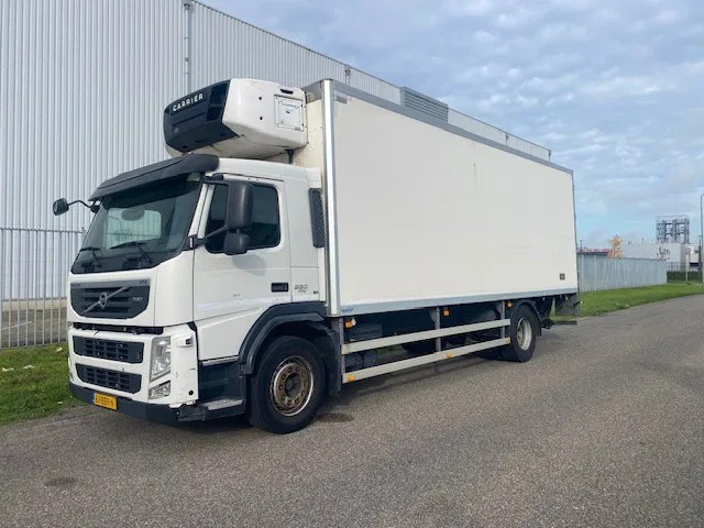 Volvo FM 330 koel vries 2 temperaturen ,CARRIER,met tussenwand, zijdeur en laadklep - Refrigerated truck: picture 1 Volvo FM 330 koel vries 2 temperaturen ,CARRIER,met tussenwand, zijdeur en laadklep - Refrigerated truck: picture 1