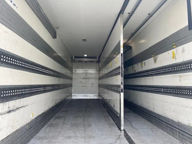 Volvo FM 330 koel vries 2 temperaturen ,CARRIER,met tussenwand, zijdeur en laadklep - Refrigerated truck: picture 4 Volvo FM 330 koel vries 2 temperaturen ,CARRIER,met tussenwand, zijdeur en laadklep - Refrigerated truck: picture 4