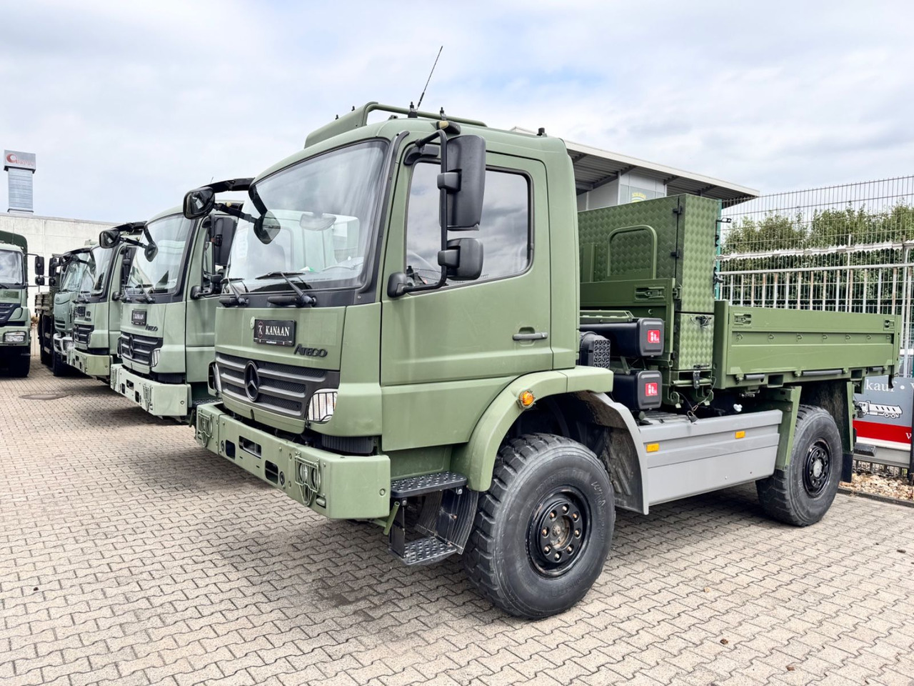 Mercedes-Benz 1018 Atego 4x4 Allrad Camper Expedition - Container transporter/ Swap body truck: picture 1 Mercedes-Benz 1018 Atego 4x4 Allrad Camper Expedition - Container transporter/ Swap body truck: picture 1