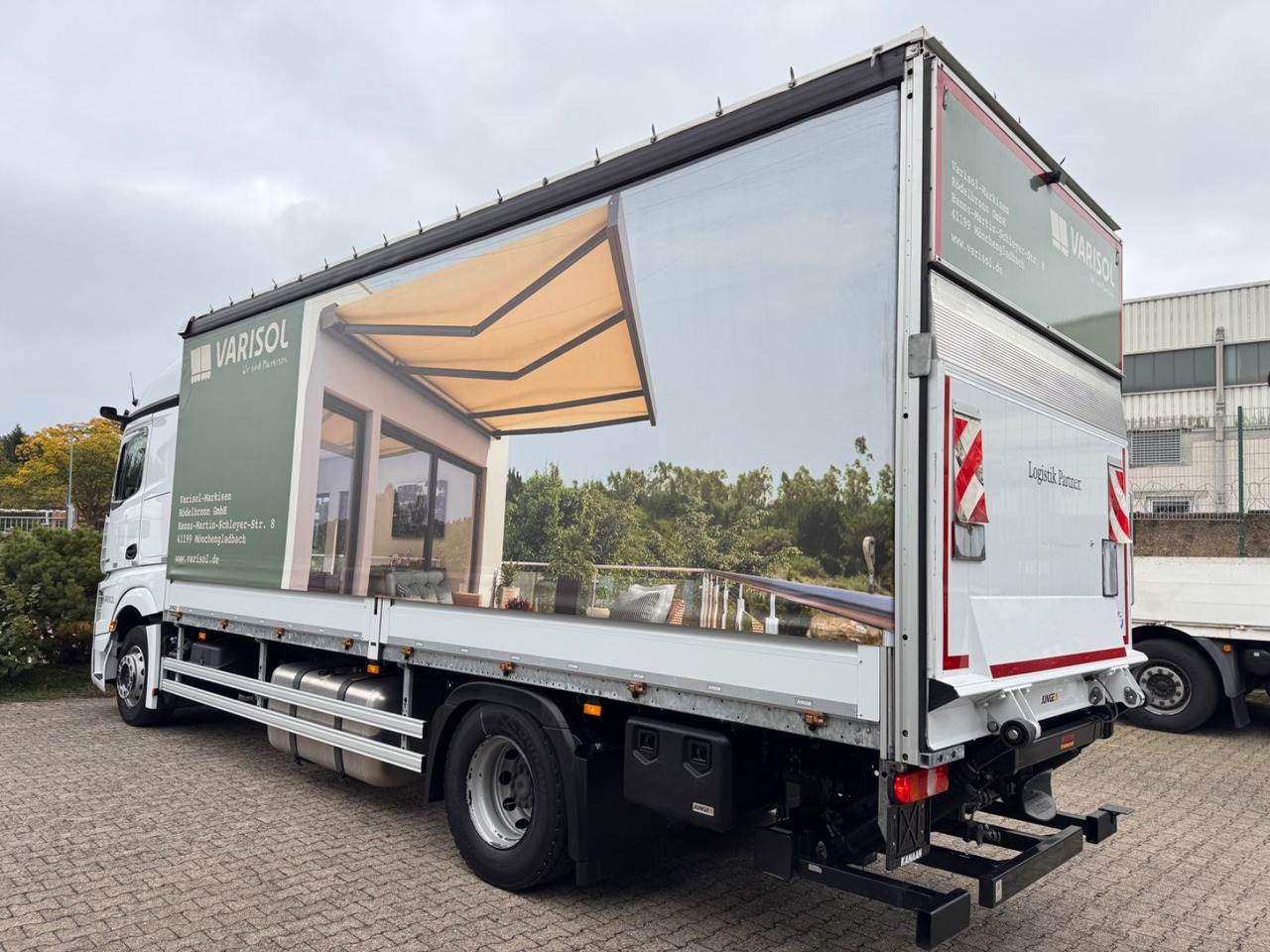 Mercedes-Benz 1833 Actros 5 StreamSPace LBW - Curtain side truck: picture 4 Mercedes-Benz 1833 Actros 5 StreamSPace LBW - Curtain side truck: picture 4