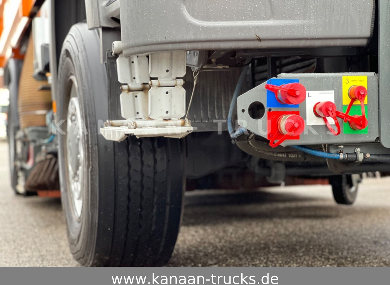 Leasing of Mercedes-Benz 2032 Actros 4x4 Bucher STKF 9500 AIRPORT KLIMA Mercedes-Benz 2032 Actros 4x4 Bucher STKF 9500 AIRPORT KLIMA: picture 13 Leasing of Mercedes-Benz 2032 Actros 4x4 Bucher STKF 9500 AIRPORT KLIMA Mercedes-Benz 2032 Actros 4x4 Bucher STKF 9500 AIRPORT KLIMA: picture 13