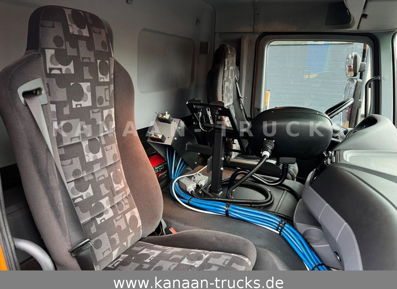 Leasing of Mercedes-Benz 2032 Actros 4x4 Bucher STKF 9500 AIRPORT KLIMA Mercedes-Benz 2032 Actros 4x4 Bucher STKF 9500 AIRPORT KLIMA: picture 22 Leasing of Mercedes-Benz 2032 Actros 4x4 Bucher STKF 9500 AIRPORT KLIMA Mercedes-Benz 2032 Actros 4x4 Bucher STKF 9500 AIRPORT KLIMA: picture 22