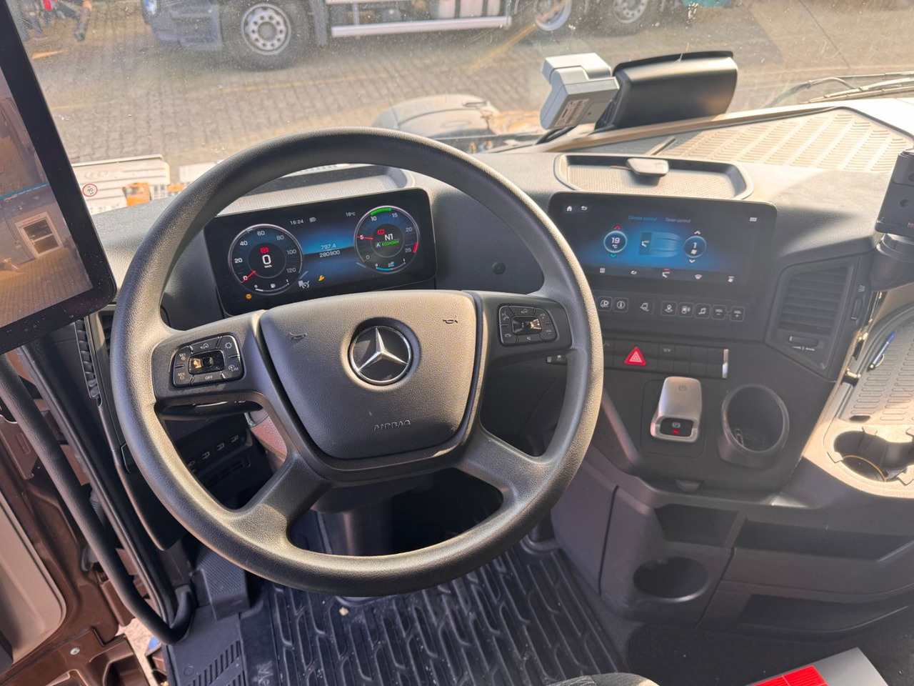 Mercedes-Benz 1848 Actros 5 BigSPace - Tractor unit: picture 3 Mercedes-Benz 1848 Actros 5 BigSPace - Tractor unit: picture 3