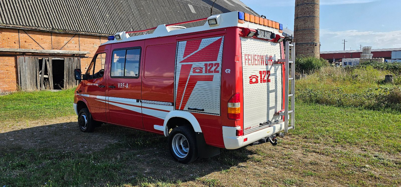 Mercedes-Benz Allrad Sprinter 416 Feuerwehr 4x4 VAN - Commercial vehicle: picture 4 Mercedes-Benz Allrad Sprinter 416 Feuerwehr 4x4 VAN - Commercial vehicle: picture 4