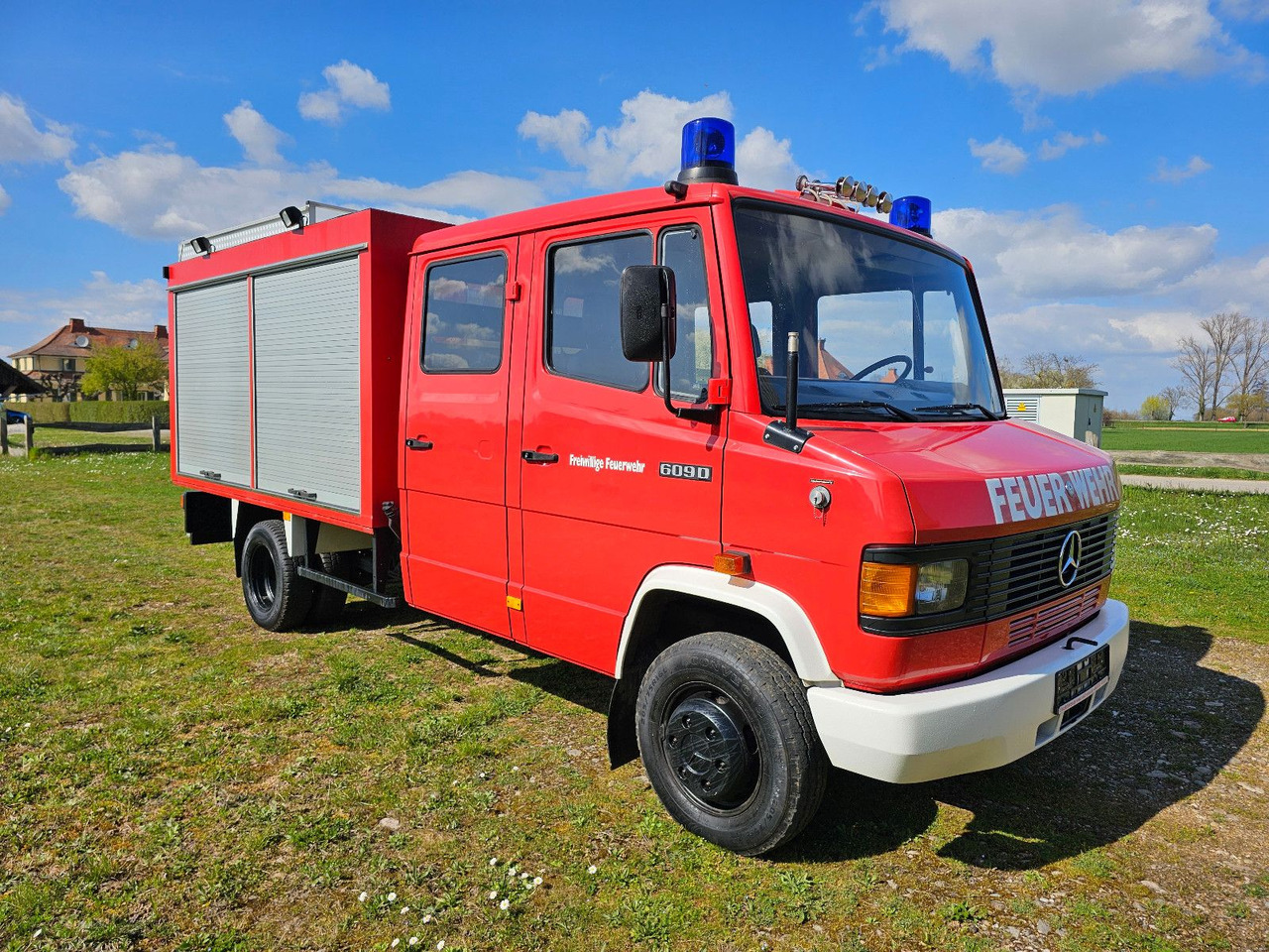 Mercedes-Benz Feuerwehr 609 105km/h Oldtimer Campervan - Fire engine: picture 1 Mercedes-Benz Feuerwehr 609 105km/h Oldtimer Campervan - Fire engine: picture 1