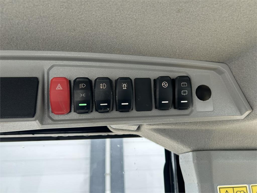 Compact loader CAT 906M (8758): picture 16