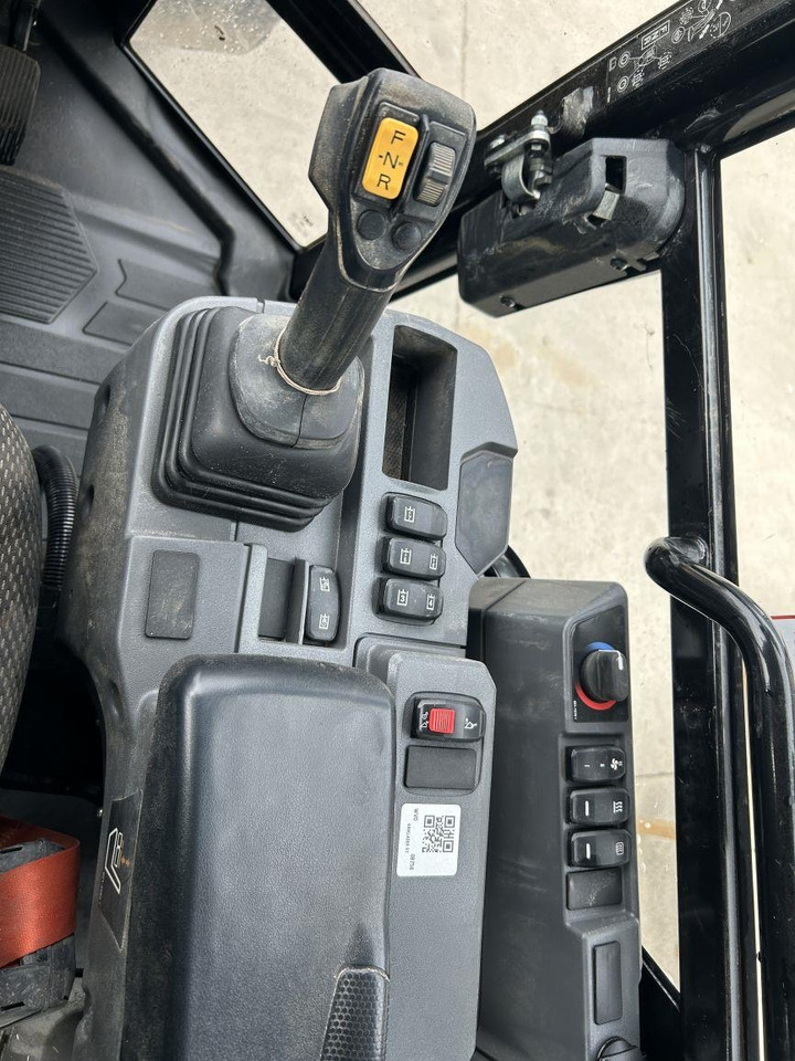 Compact loader CAT 906M (8758): picture 15