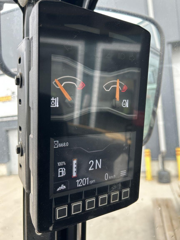 Compact loader CAT 906M (8758): picture 17