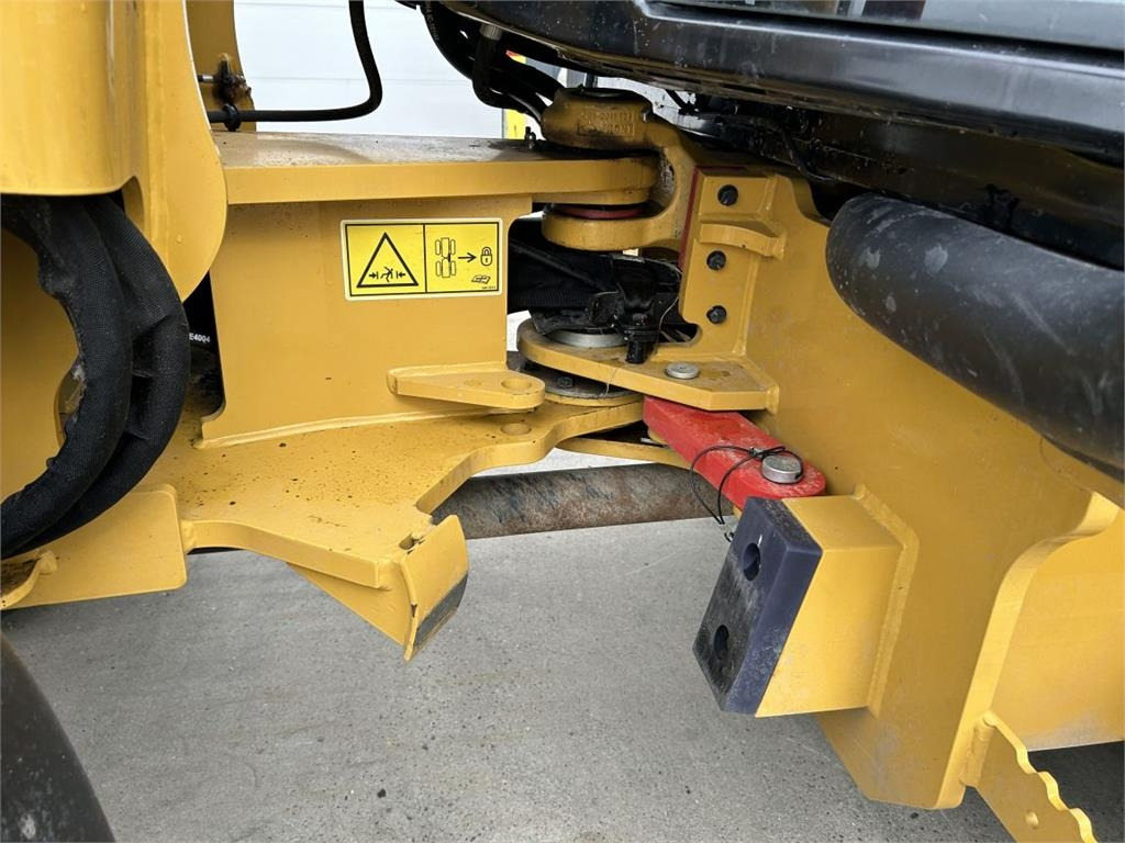 Compact loader CAT 906M (8758): picture 8