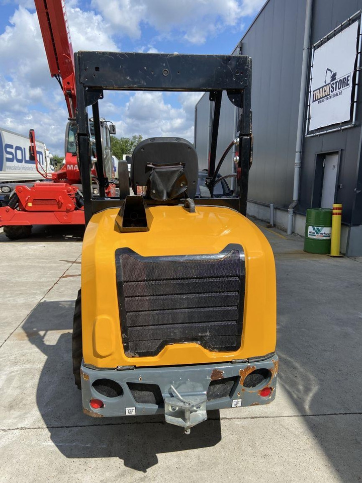 GiANT G2700 Xtra HD (6436)  - Compact loader: picture 5 GiANT G2700 Xtra HD (6436)  - Compact loader: picture 5