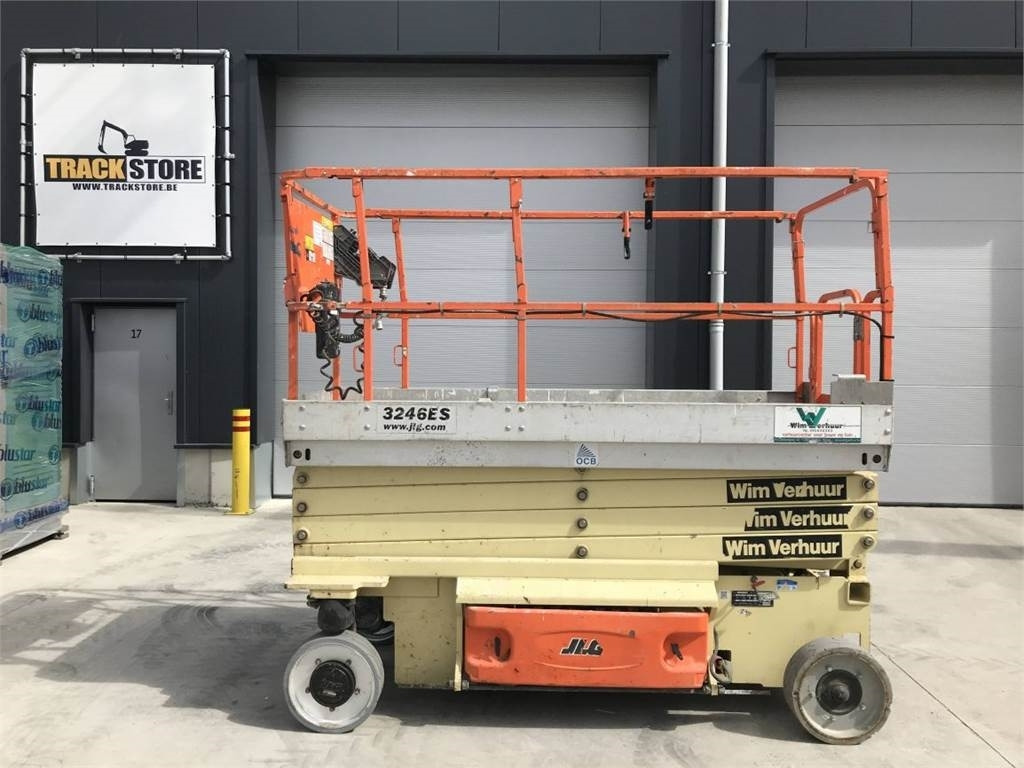 JLG 3246ES (1240) - Scissor lift: picture 1 JLG 3246ES (1240) - Scissor lift: picture 1
