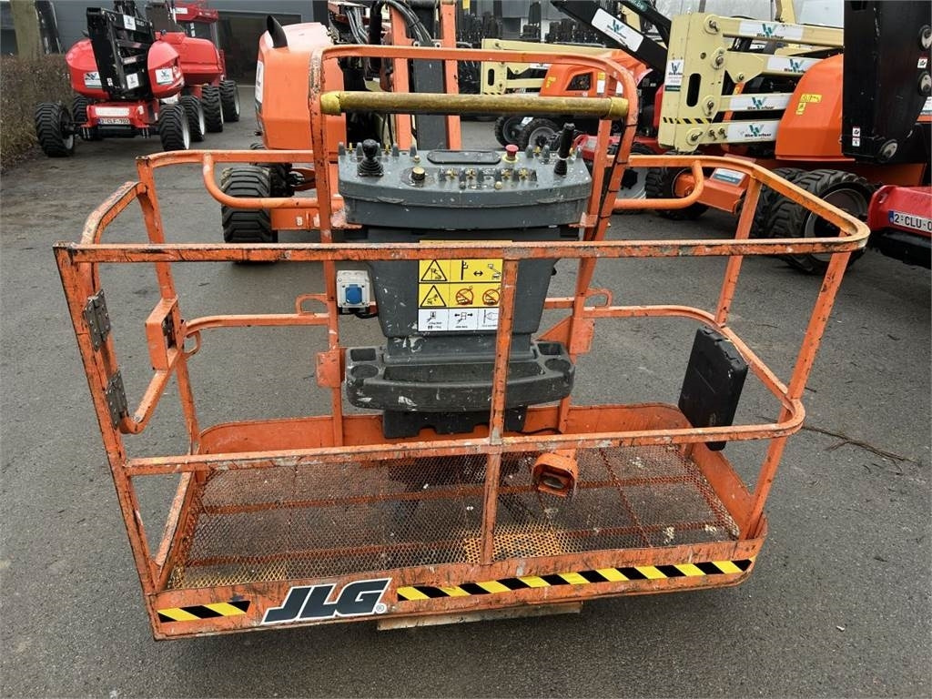 JLG 520AJ (2633) - Articulated boom lift: picture 5 JLG 520AJ (2633) - Articulated boom lift: picture 5