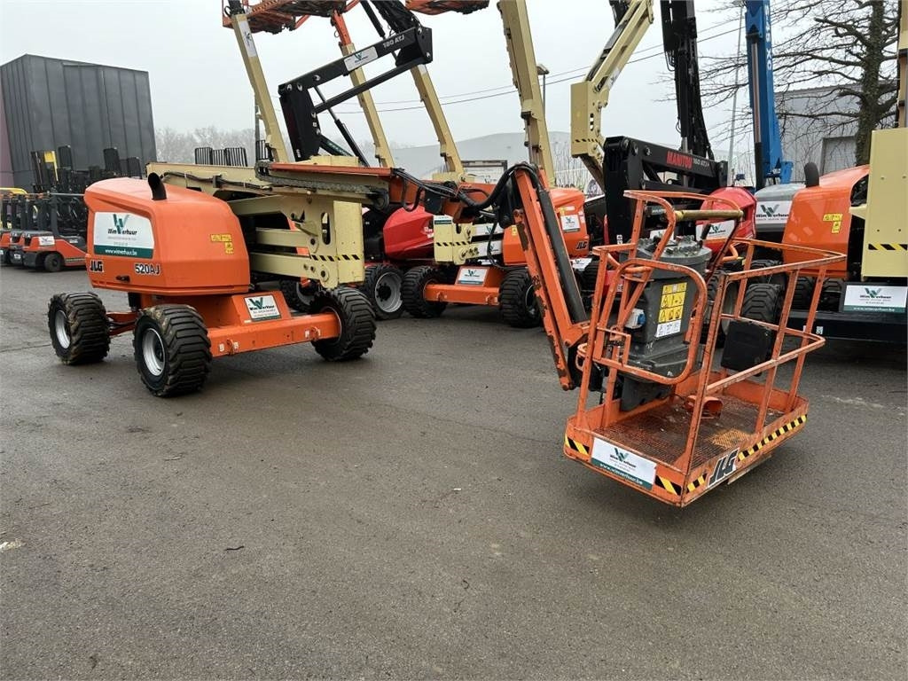 JLG 520AJ (2633) - Articulated boom lift: picture 4 JLG 520AJ (2633) - Articulated boom lift: picture 4