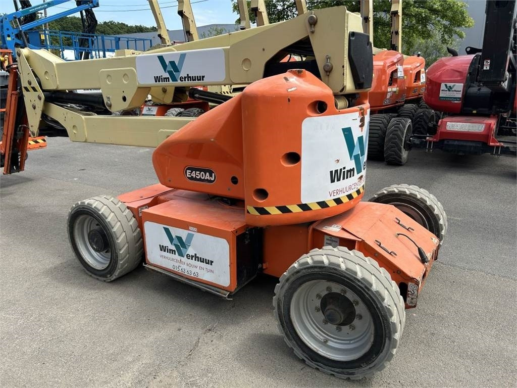 JLG E450AJ (2005) - Articulated boom lift: picture 2 JLG E450AJ (2005) - Articulated boom lift: picture 2