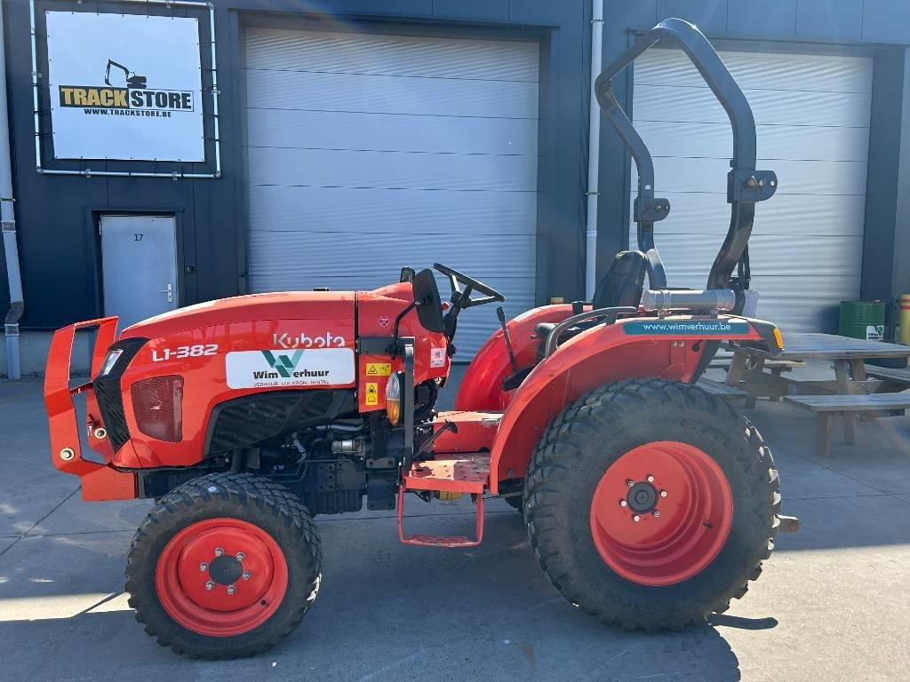 Kubota L1-382 HST - Municipal tractor: picture 1 Kubota L1-382 HST - Municipal tractor: picture 1