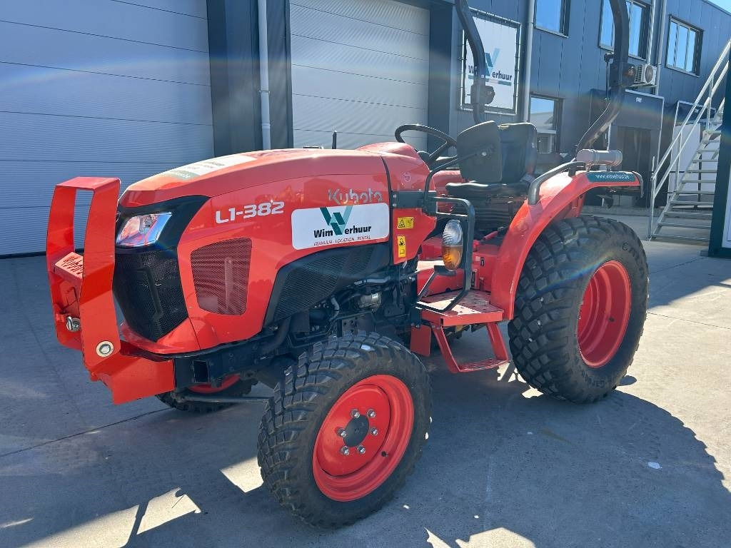 Kubota L1-382 HST - Municipal tractor: picture 2 Kubota L1-382 HST - Municipal tractor: picture 2