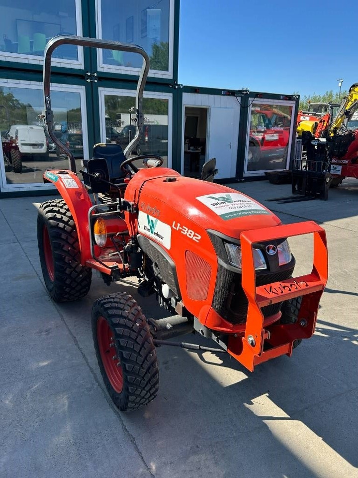 Kubota L1-382 HST - Municipal tractor: picture 4 Kubota L1-382 HST - Municipal tractor: picture 4