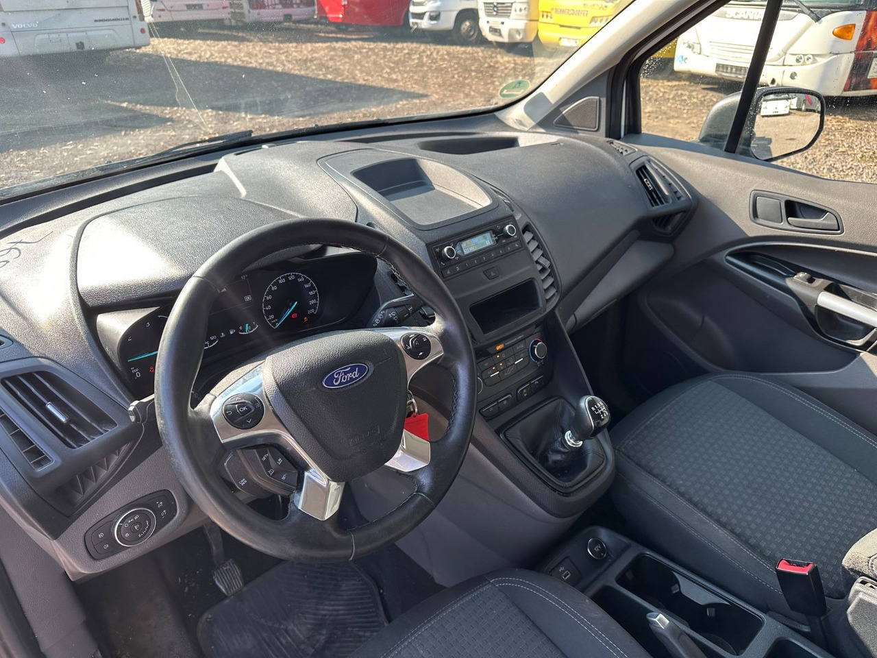 Ford Grand Tourneo 1.5 EcoBlue 74kW Auto Trend - People carrier: picture 4 Ford Grand Tourneo 1.5 EcoBlue 74kW Auto Trend - People carrier: picture 4