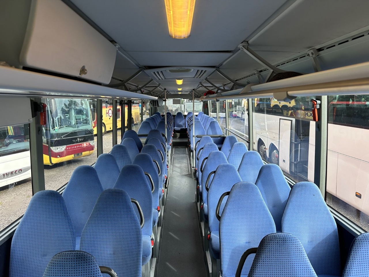 Suburban bus Mercedes-Benz O550 Integro (56 Sitze*Klima*Schalt): picture 18