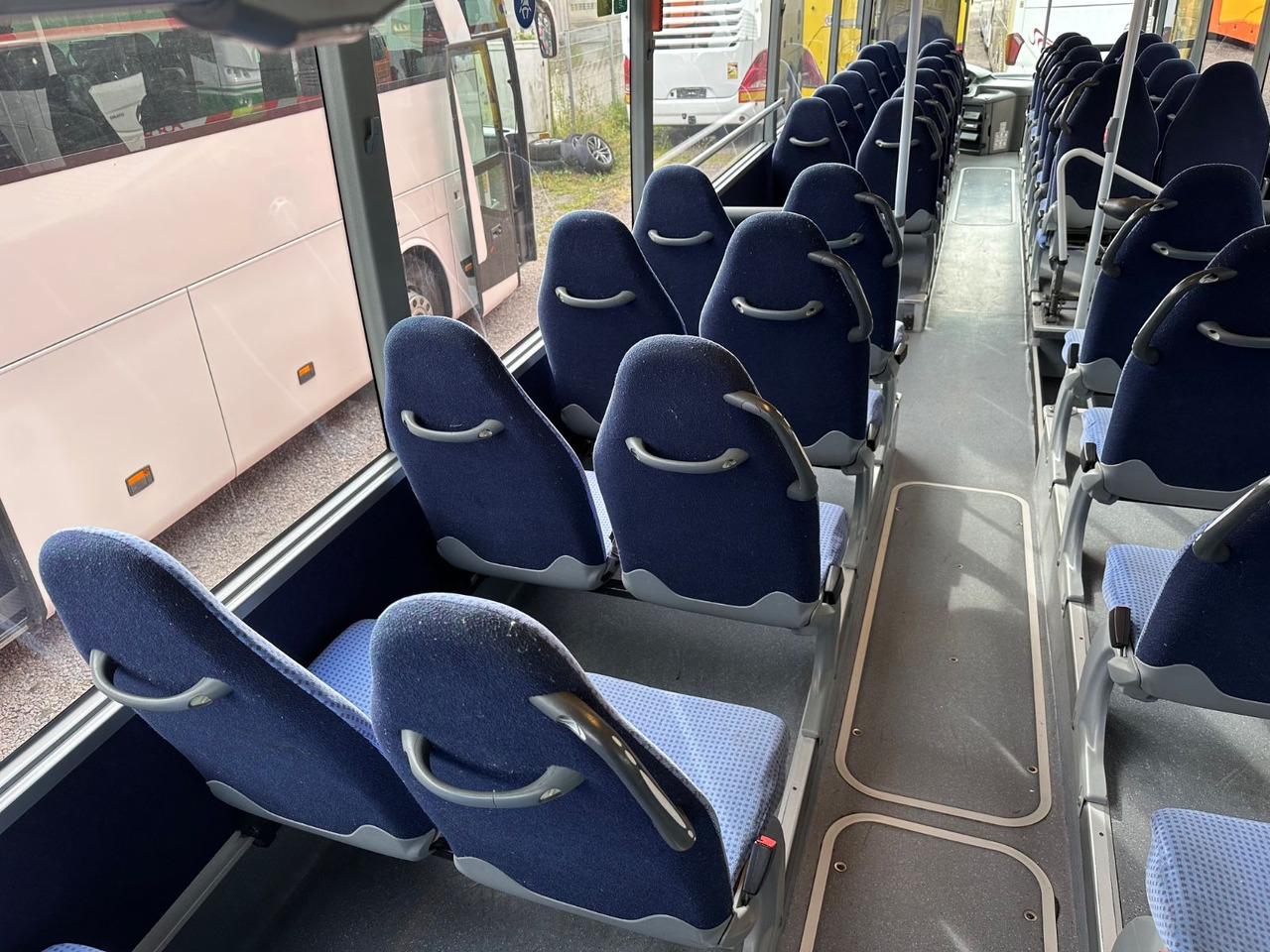 Suburban bus Mercedes-Benz O550 Integro (56 Sitze*Klima*Schalt): picture 22