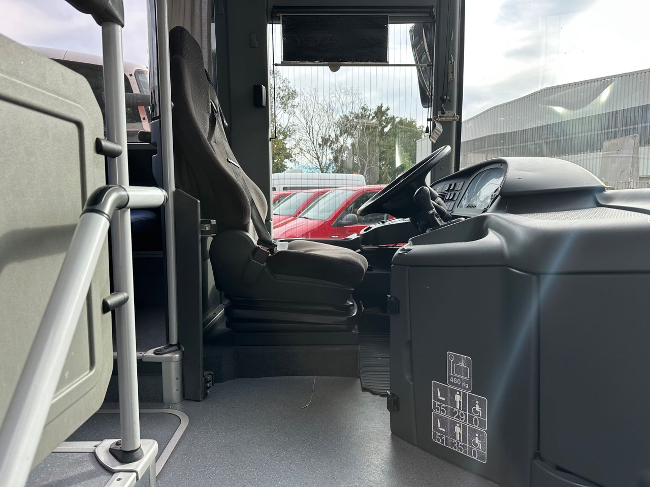 Suburban bus Mercedes-Benz O550 Integro (56 Sitze*Klima*Schalt): picture 15