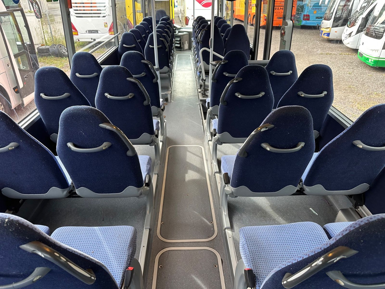 Suburban bus Mercedes-Benz O550 Integro (56 Sitze*Klima*Schalt): picture 21