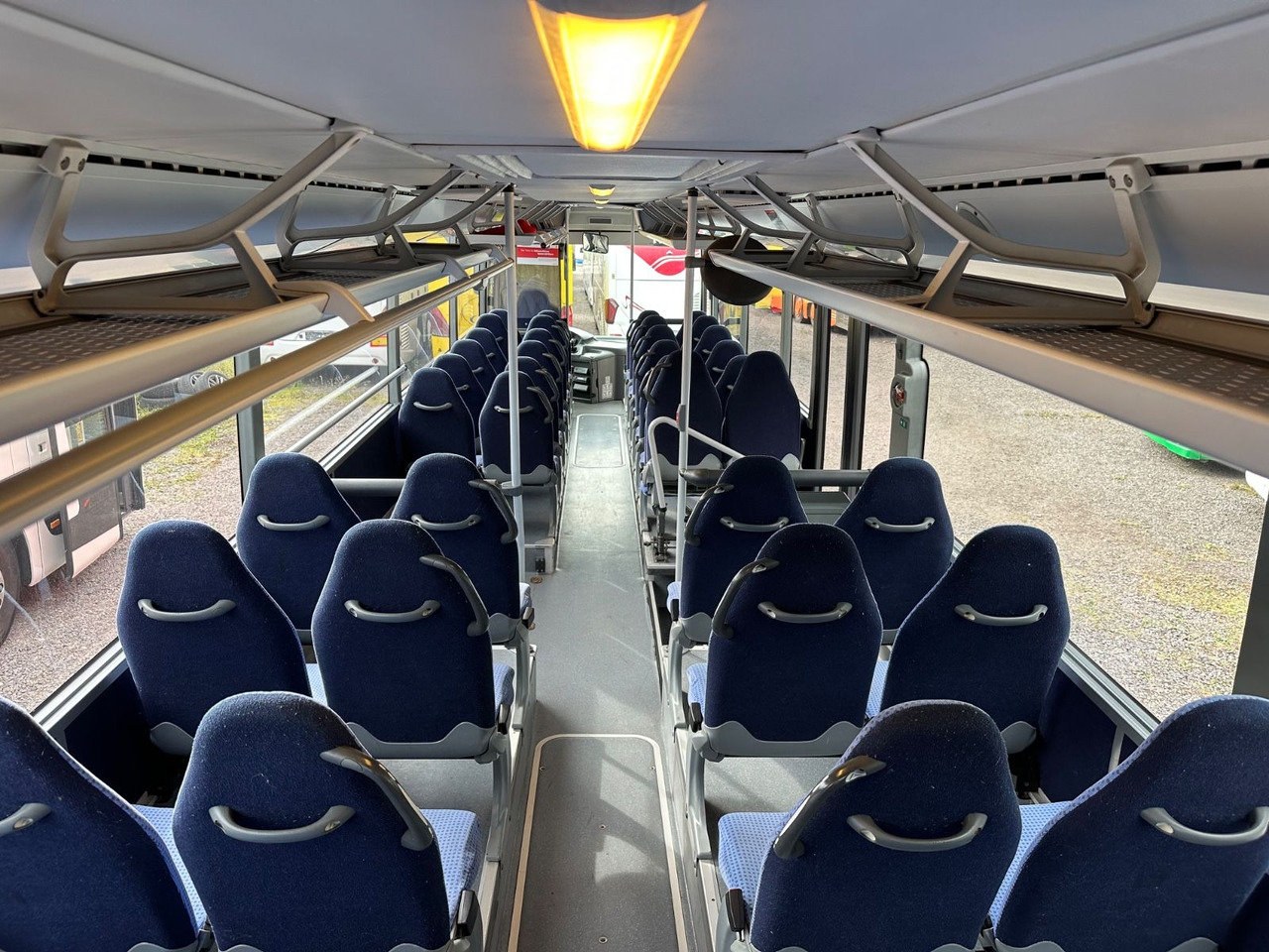 Suburban bus Mercedes-Benz O550 Integro (56 Sitze*Klima*Schalt): picture 20