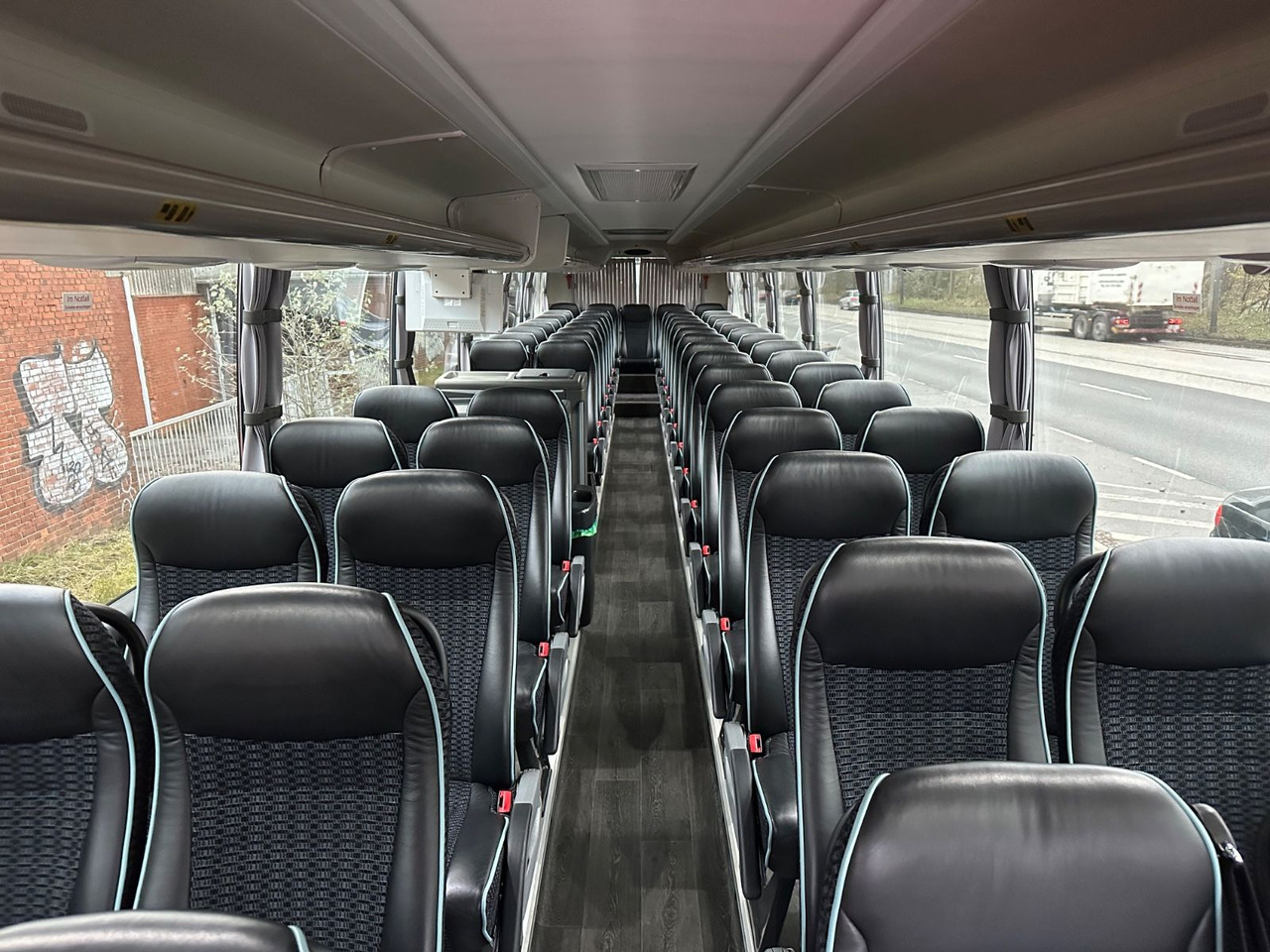 Scania Touring HD Higer 6X2 (86 tKm*59 Sitze) - Coach: picture 5 Scania Touring HD Higer 6X2 (86 tKm*59 Sitze) - Coach: picture 5