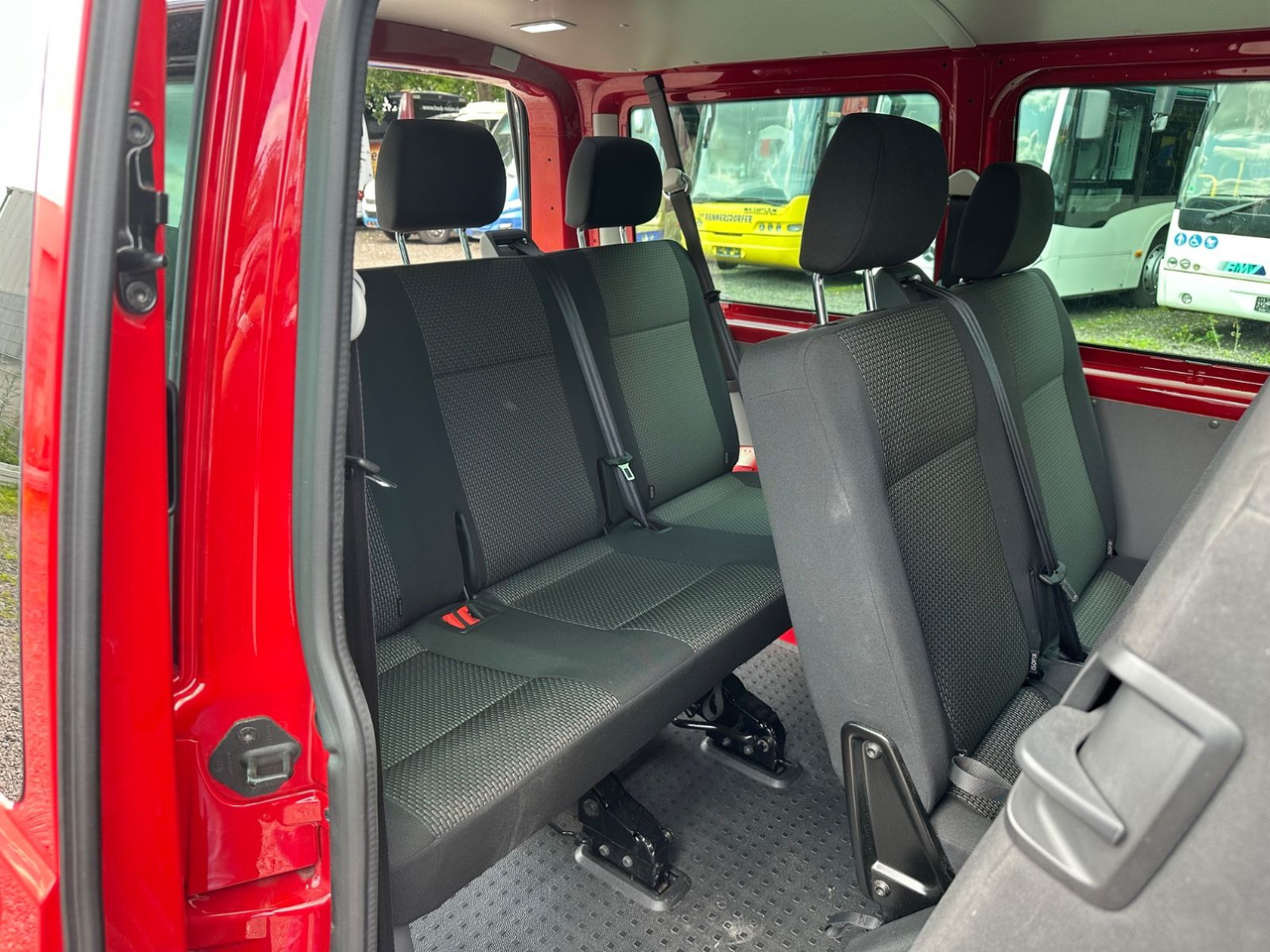 Volkswagen T6 Kombi (PDC Hi*ACC*StandHz*9 Sitzer*AC) - People carrier: picture 4 Volkswagen T6 Kombi (PDC Hi*ACC*StandHz*9 Sitzer*AC) - People carrier: picture 4