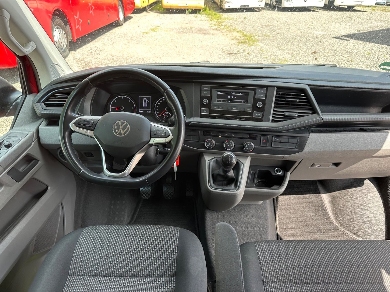 People carrier Volkswagen T6 Kombi (PDC Hi*ACC*StandHz*9 Sitzer*AC): picture 12